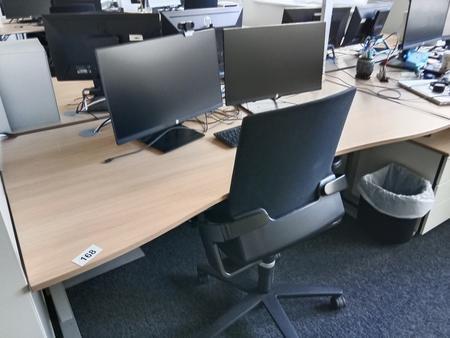 Schreibtisch geschwungen, höhenverstellbar, Maße: L 180 x B 90 cm Schreibtisch geschwungen, höhenverstellbar, Maße: L 180 x B 90 cm