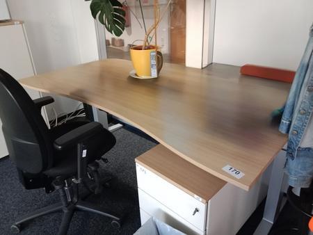 Schreibtisch geschwungen, höhenverstellbar, Maße: L 180 x B 90 cm Schreibtisch geschwungen, höhenverstellbar, Maße: L 180 x B 90 cm