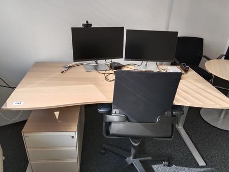 Schreibtisch geschwungen, höhenverstellbar, Maße: L 180 x B 90 cm Schreibtisch geschwungen, höhenverstellbar, Maße: L 180 x B 90 cm