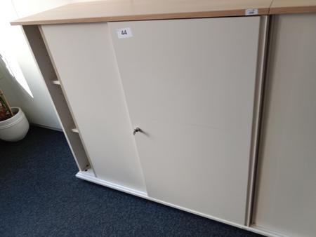 BENE Aktenschrank, 3 Ordnerhöhen, Maße B 120 x T 44 x H 113 cm BENE Aktenschrank, 3 Ordnerhöhen, Maße B 120 x T 44 x H 113 cm