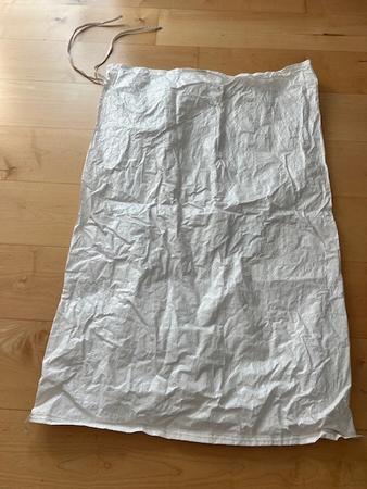 ca. 600 Stk.Tector PP-Woven Bag, fabriksneu, Maße 70 x 110 cm, Hersteller Helmut Feldmann, Traglast: max. 120 kg pro Sack, Farbe: weiß unbedruckt, Details: doppelt vernähter Boden, kalt geschnittenes oberes Ende, ohne Bindeband ca. 600 Stk.Tector PP-Woven Bag, fabriksneu, Maße 70 x 110 cm, Hersteller Helmut Feldmann, Traglast: max. 120 kg pro Sack, Farbe: weiß unbedruckt, Details: doppelt vernähter Boden, kalt geschnittenes oberes Ende, ohne Bindeband