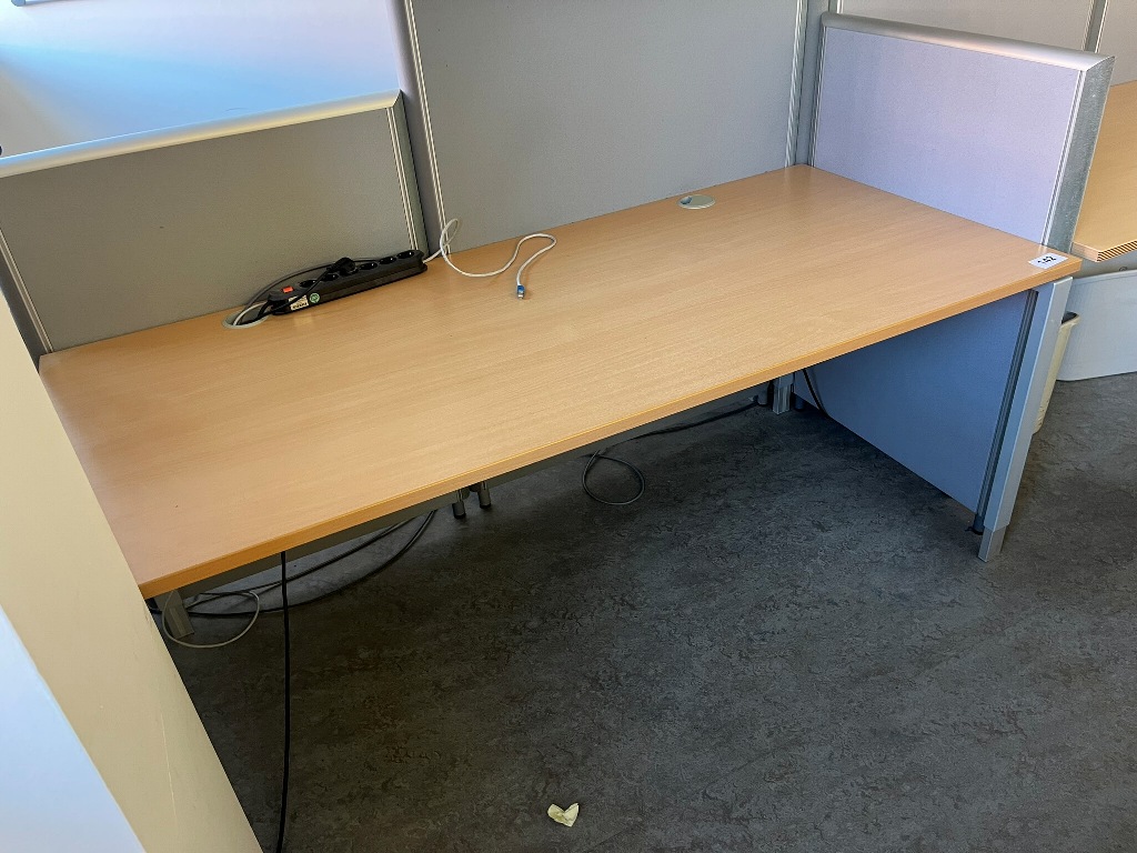 BENE Schreibtisch ca. 180 x 80 cm?d=2026-09-09 23:22:29
