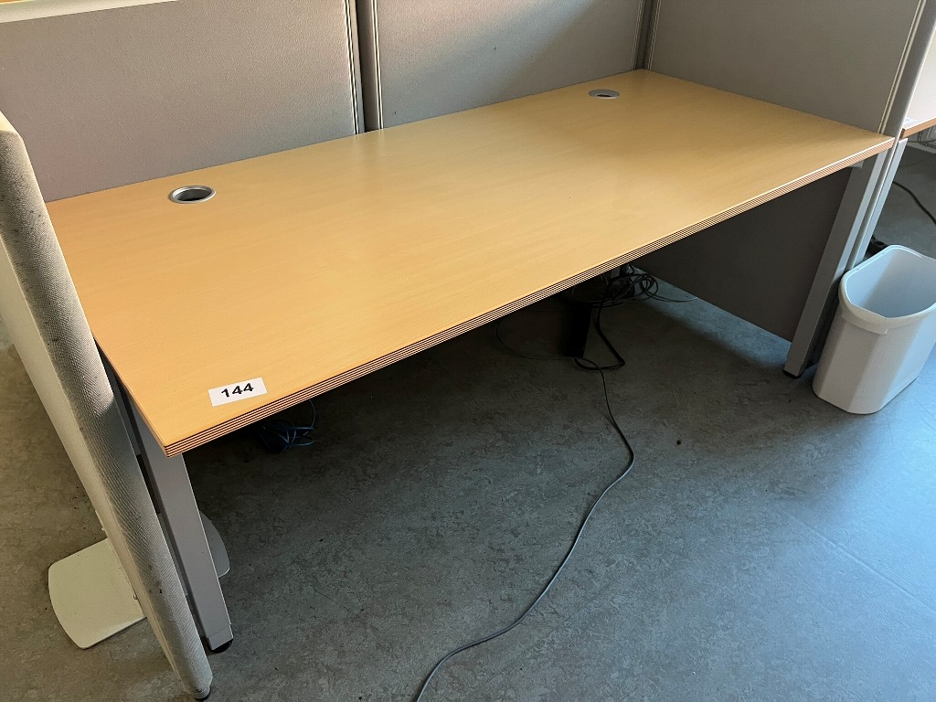 BENE Schreibtisch ca. 180 x 80 cm?d=2026-09-09 23:22:27