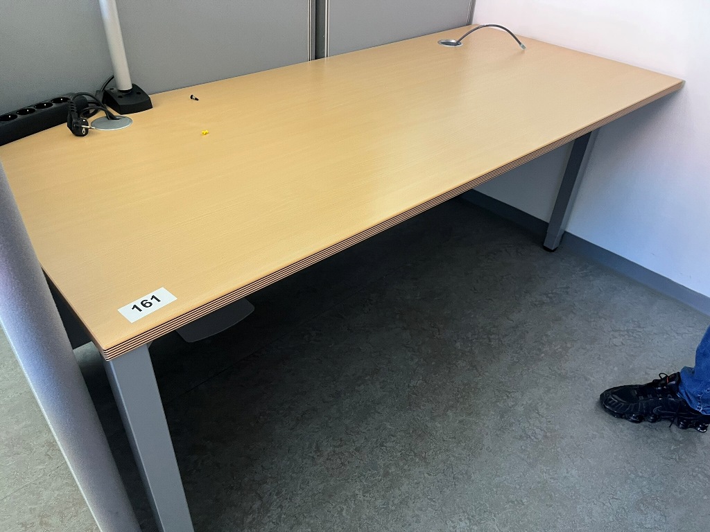BENE Schreibtisch ca. 180 x 80 cm?d=2026-09-09 23:24:13