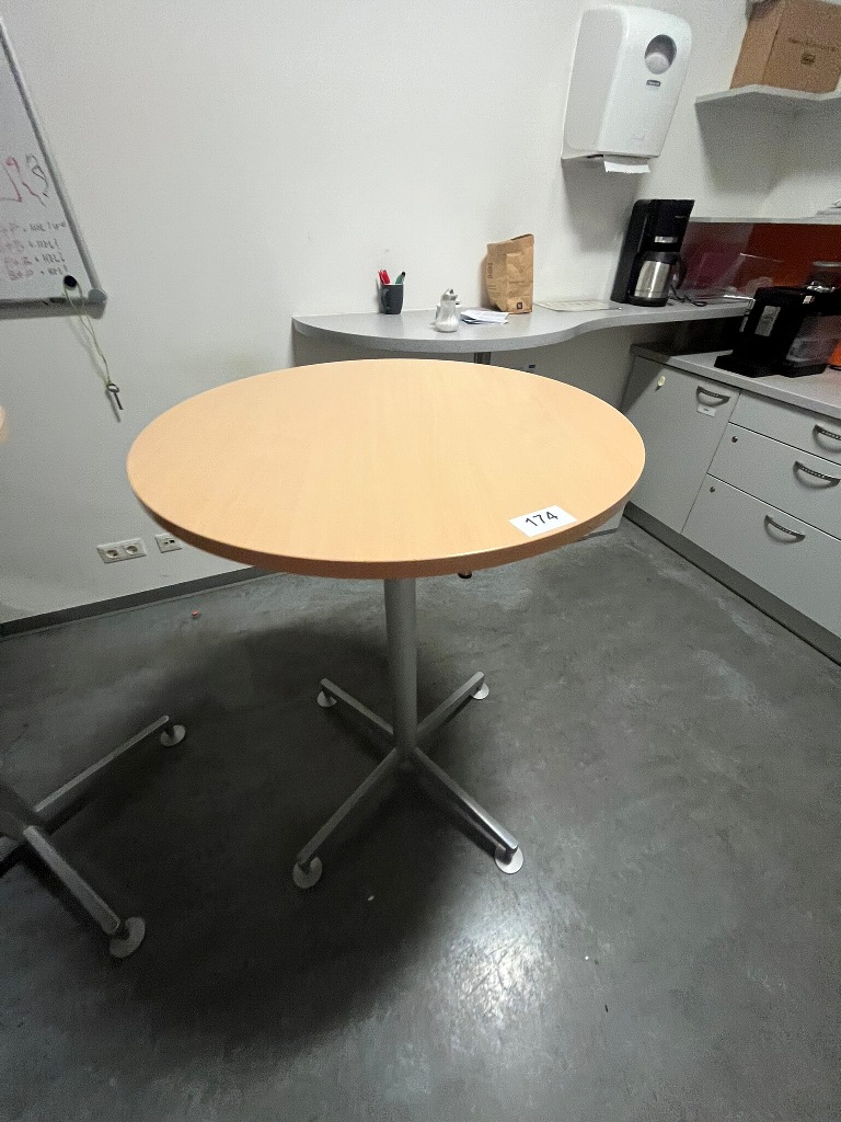 Stehtisch DM 80 cm?d=2026-09-09 23:19:43