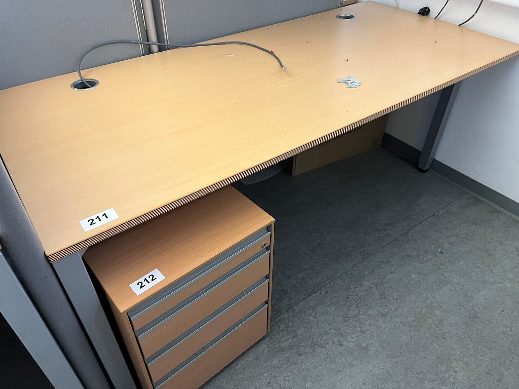 BENE Schreibtisch ca. 180 x 80 cm?d=2026-09-09 23:22:25