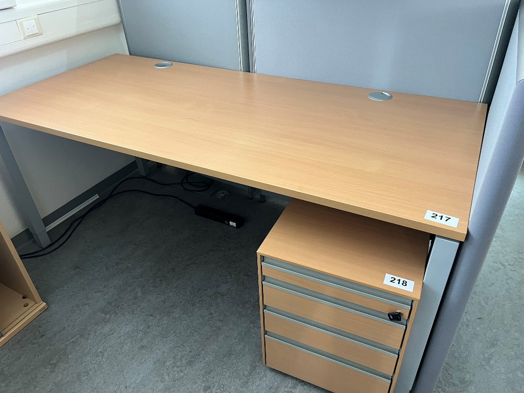 BENE Schreibtisch ca. 180 x 80 cm?d=2026-09-09 23:22:48