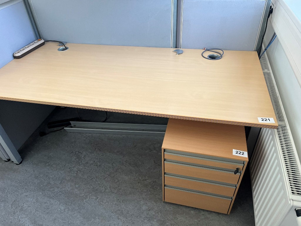 BENE Schreibtisch ca. 180 x 80 cm?d=2026-09-09 23:22:45