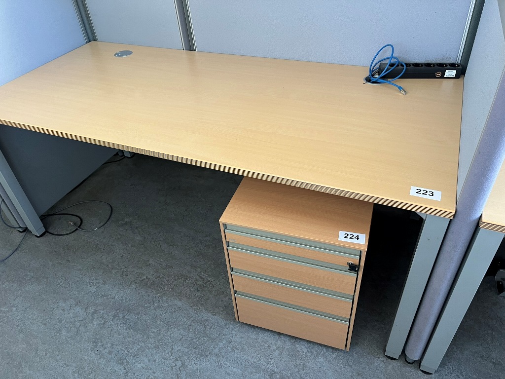 BENE Schreibtisch ca. 180 x 80 cm?d=2026-09-09 23:22:28