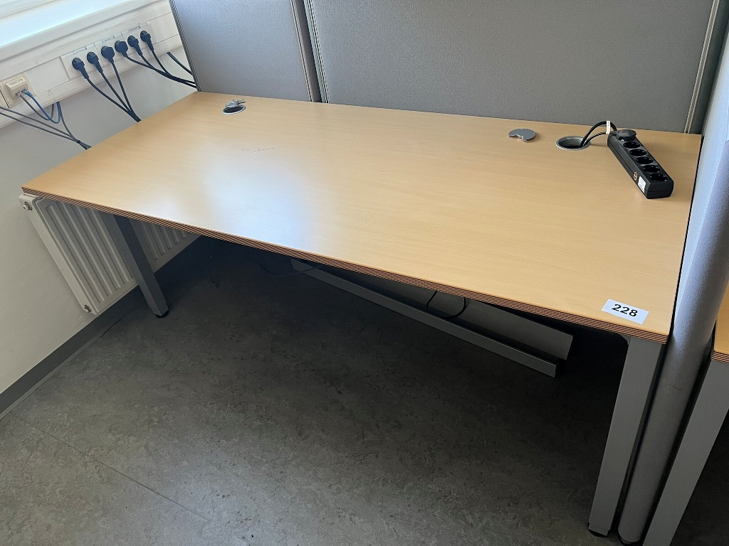 BENE Schreibtisch ca. 180 x 80 cm?d=2026-09-09 23:22:47