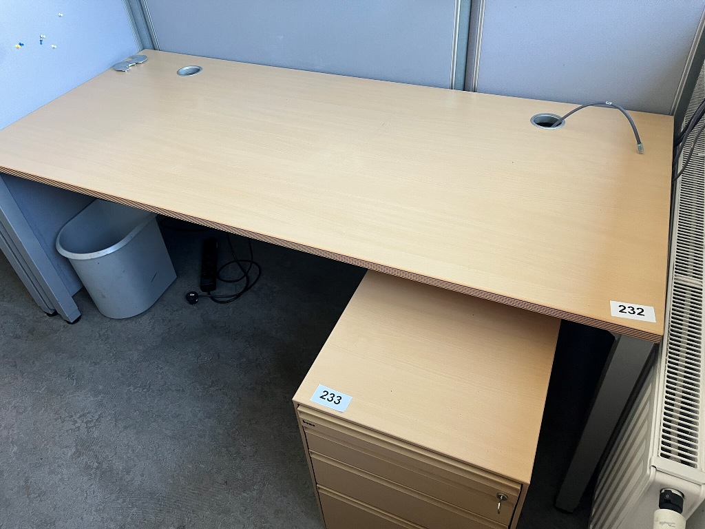 BENE Schreibtisch ca. 180 x 80 cm?d=2026-09-09 23:22:30