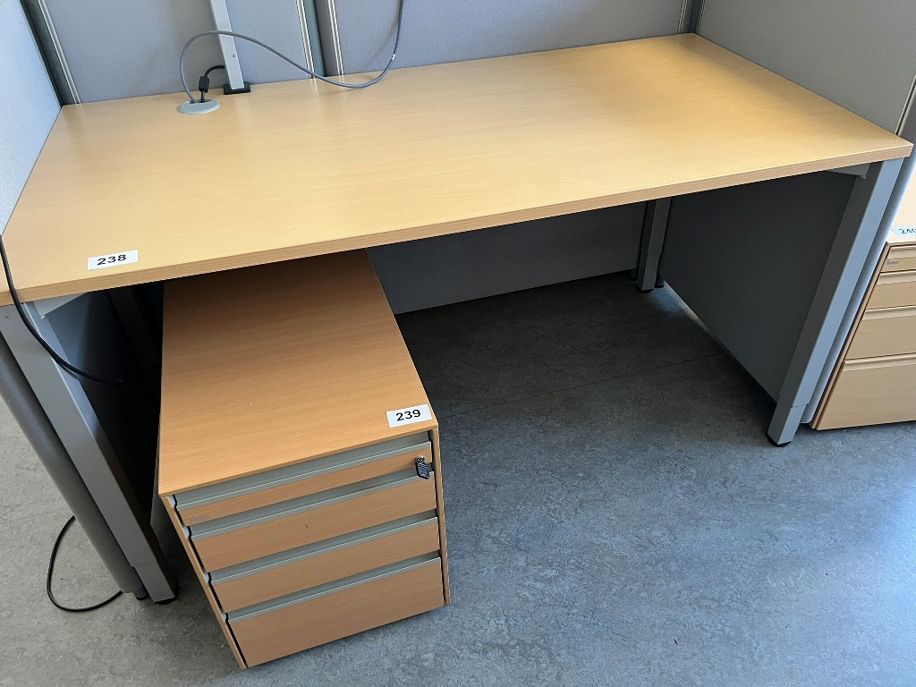 BENE Schreibtisch ca. 160 x 80 cm?d=2026-09-10 00:02:56