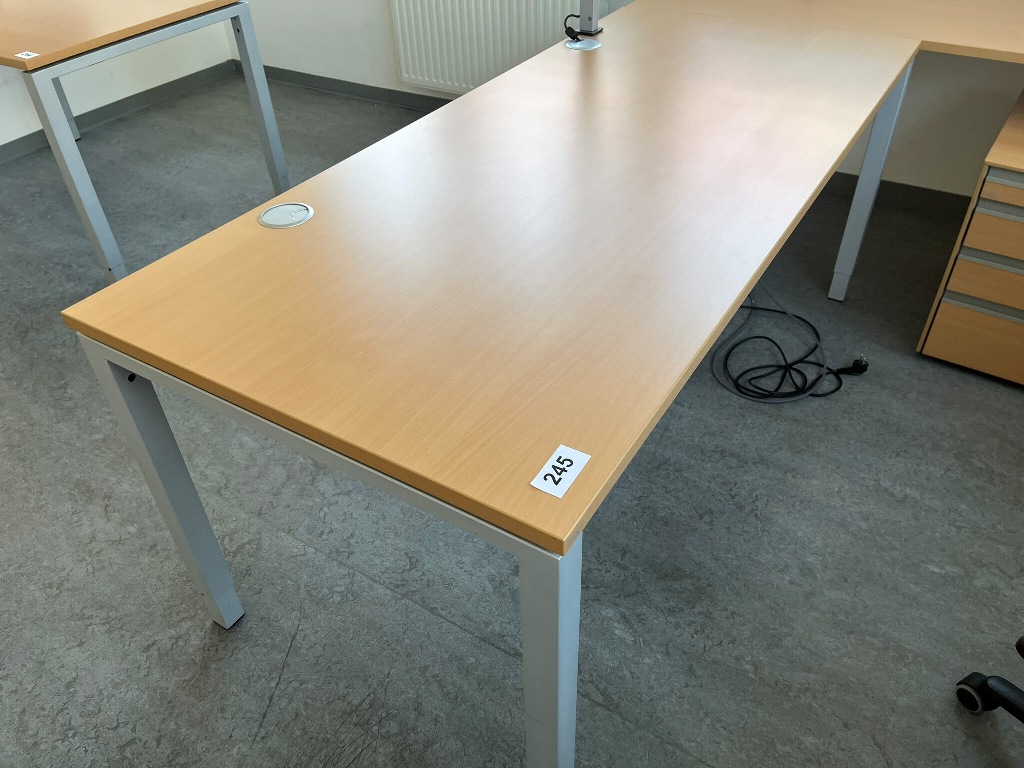 BENE Schreibtisch ca. 180 x 80 cm?d=2026-09-10 00:51:44