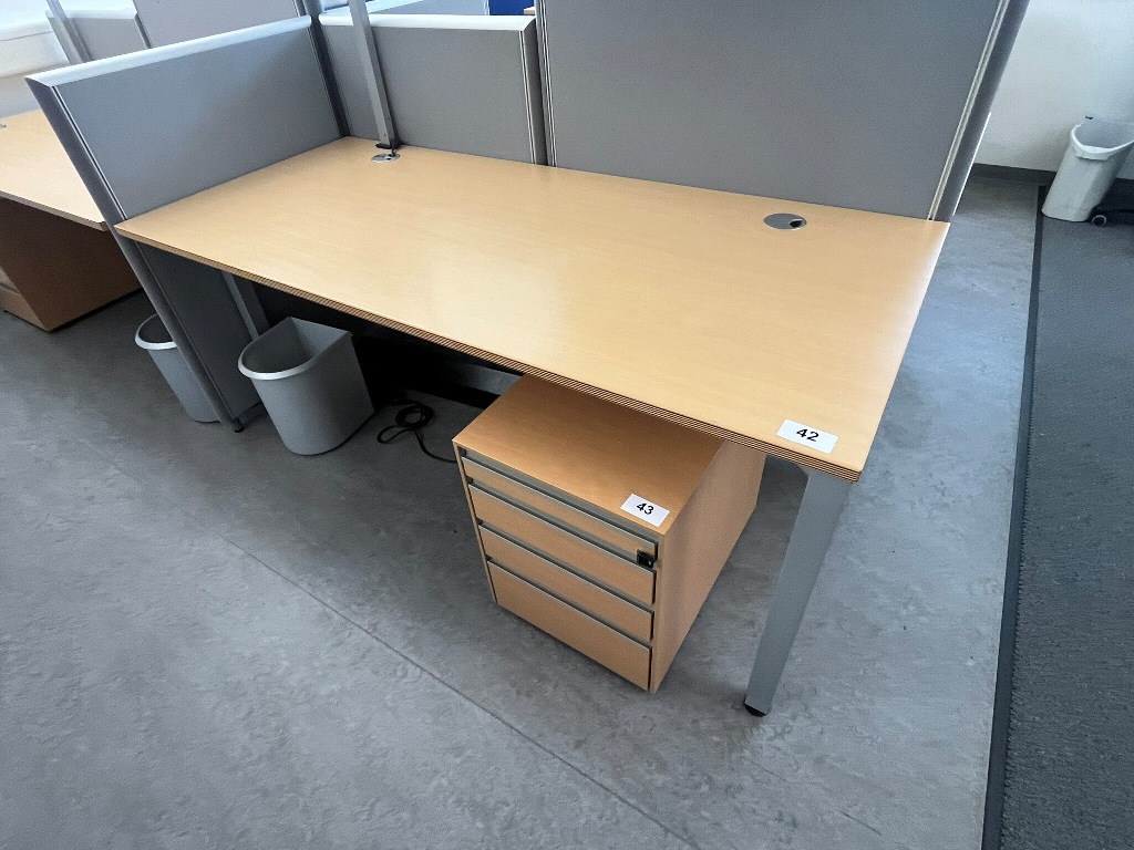 BENE Schreibtisch ca. 180 x 80 cm?d=2026-09-09 23:20:02