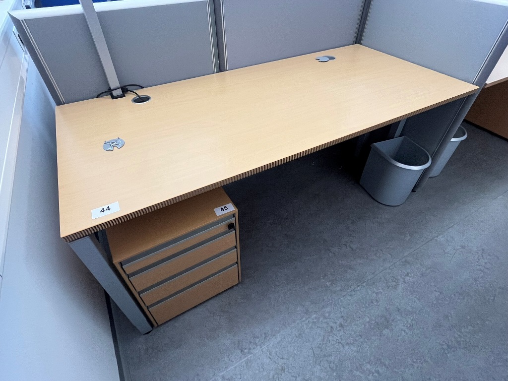 BENE Schreibtisch ca. 180 x 80 cm?d=2026-09-09 23:19:46
