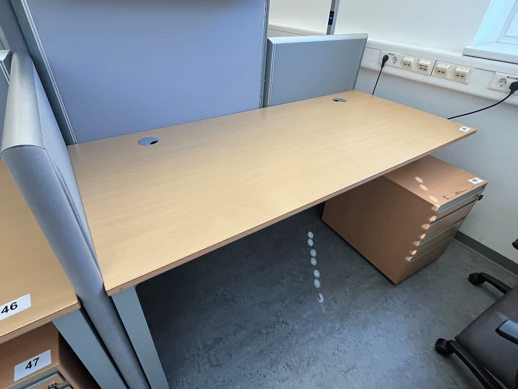 BENE Schreibtisch ca. 180 x 80 cm?d=2026-09-09 23:19:49