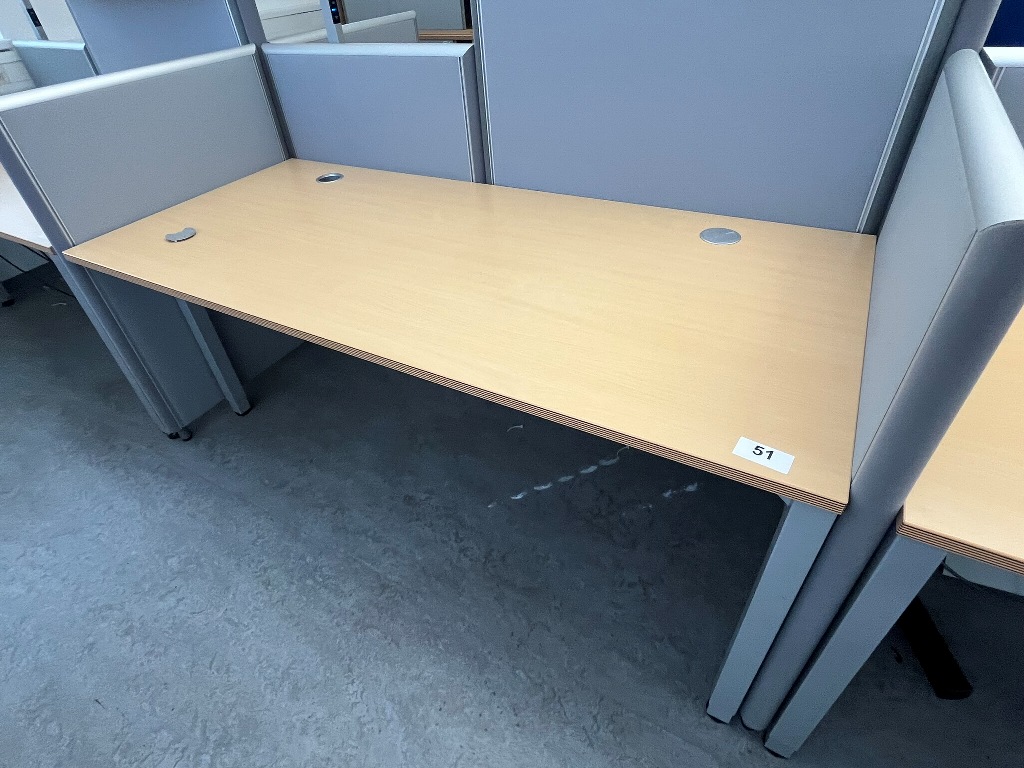 BENE Schreibtisch ca. 180 x 80 cm?d=2026-09-09 23:19:58