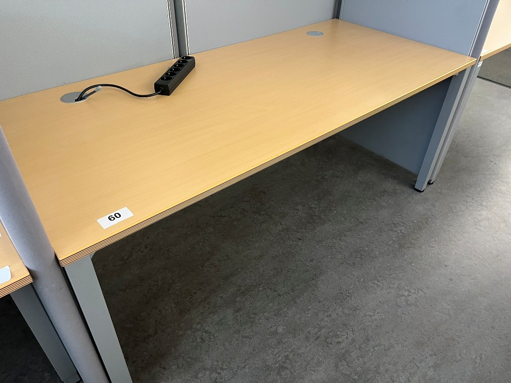 BENE Schreibtisch ca. 180 x 80 cm?d=2026-09-09 23:19:56