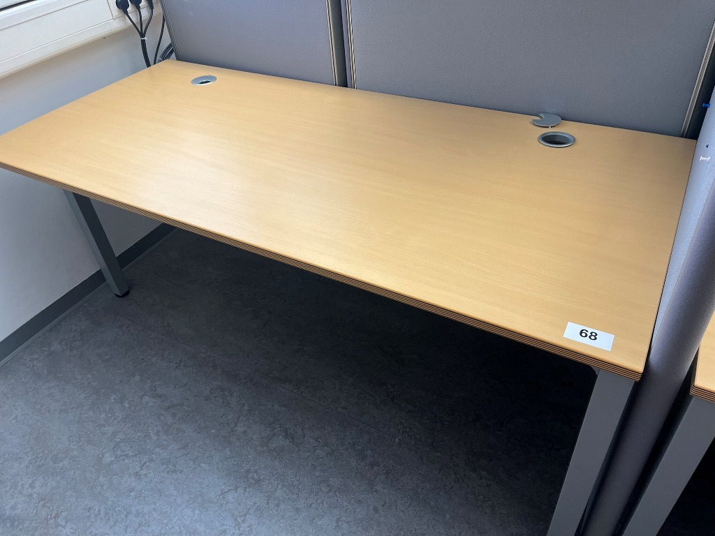 BENE Schreibtisch ca. 180 x 80 cm?d=2026-09-09 23:22:27