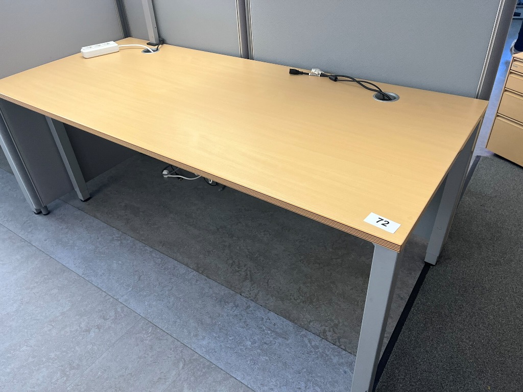 BENE Schreibtisch ca. 180 x 80 cm?d=2026-09-09 23:22:27