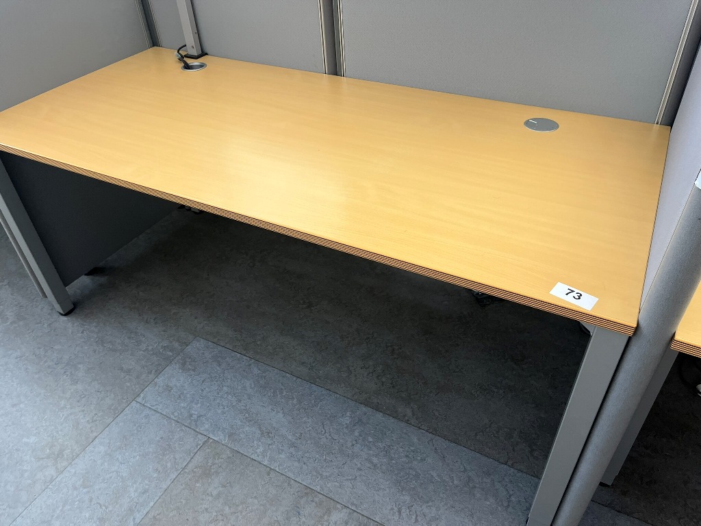 BENE Schreibtisch ca. 180 x 80 cm?d=2026-09-09 23:23:04