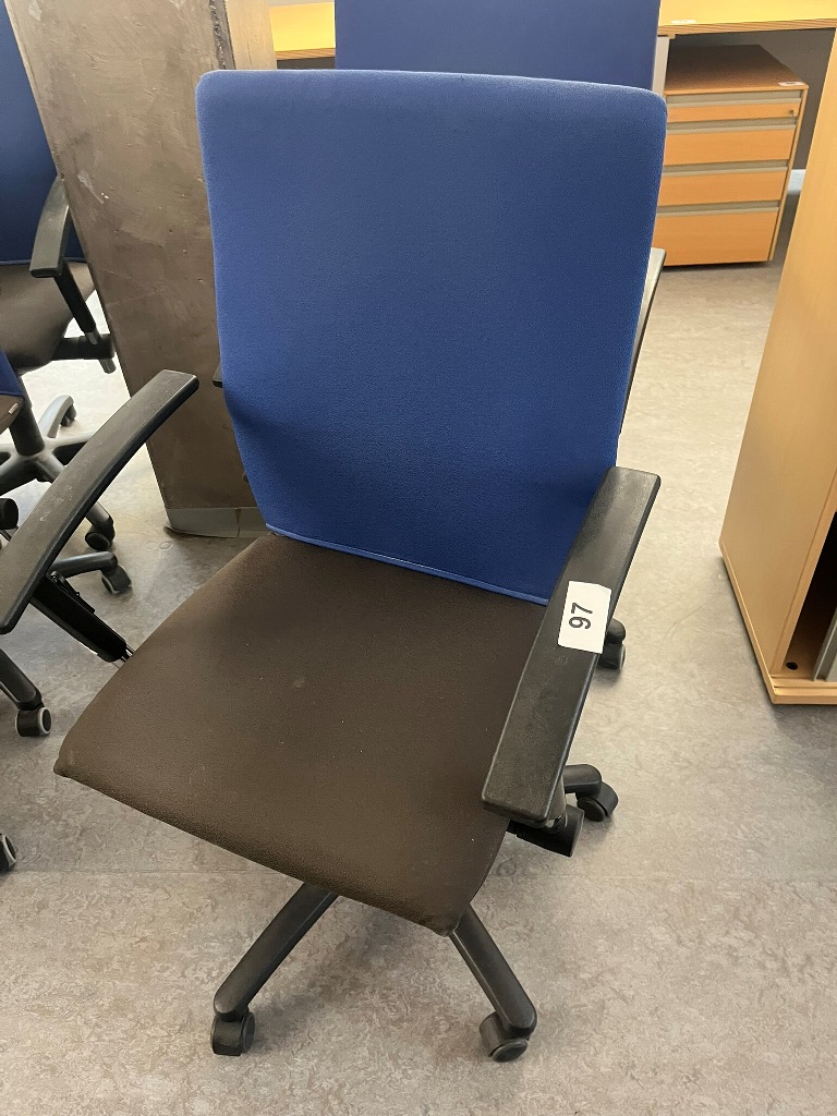 3 Stk. B&uuml;rodrehst&uuml;hle SATO mit starken Gebrauchsspuren?d=2026-09-09 23:22:25