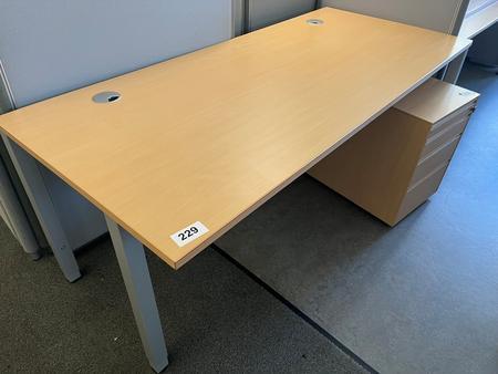 BENE Schreibtisch ca. 180 x 80 cm BENE Schreibtisch ca. 180 x 80 cm