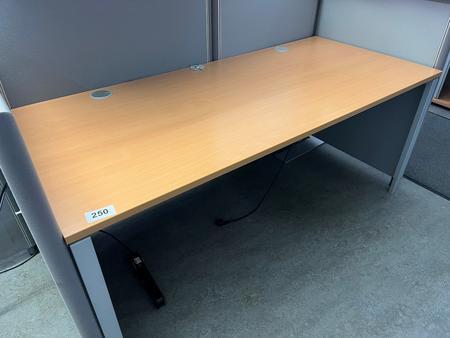 BENE Schreibtisch ca. 180 x 80 cm BENE Schreibtisch ca. 180 x 80 cm