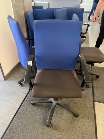 9 Stk. Bürodrehstühle 9 Stk. Bürodrehstühle
