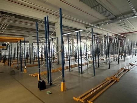 24.30 lfm Jungheinrich Schwerlastregal, bestehend aus 10 Jungheinrich Regalstehern 3200 mm und 36 Stk. Einh�ngebalken 2700 mm  und Sicherungen, 81 Palettenpl�tze / 9 Feder , Ware demontiert
