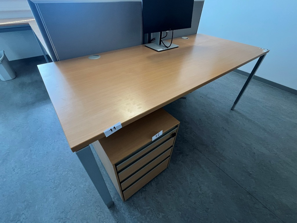 Hali Schreibtisch, ca. 180 x 80 cm?d=2026-09-23 23:55:35