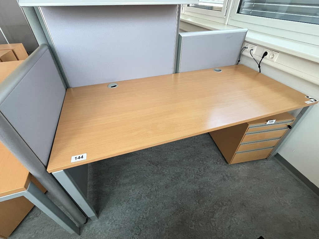 Hali Schreibtisch, ca. 180 x 80 cm?d=2026-09-23 23:06:46