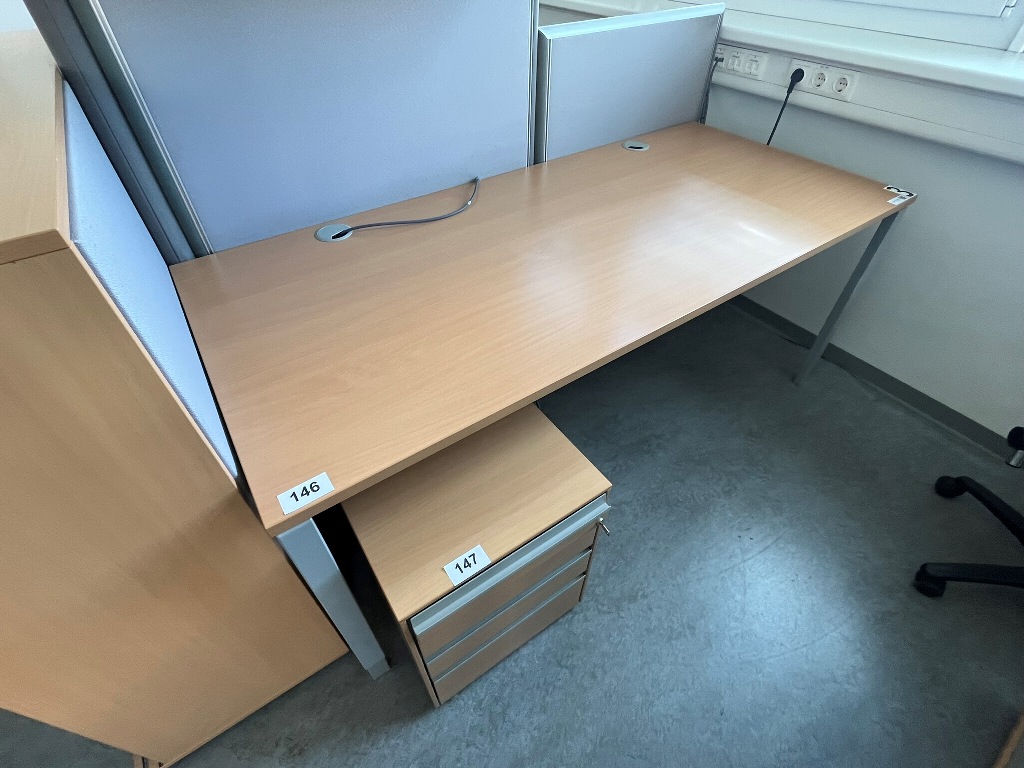 Hali Schreibtisch, ca. 180 x 80 cm?d=2026-09-23 23:07:10