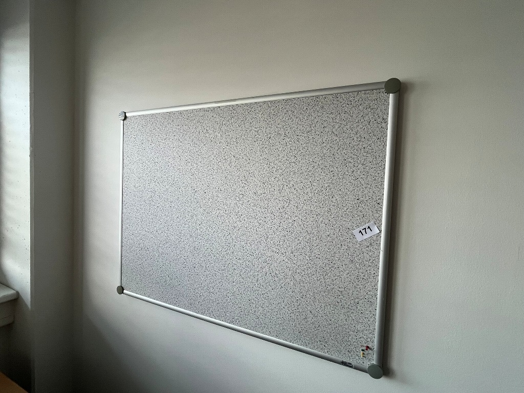 Pinnwand ca. 120 x 90 cm?d=2026-09-23 23:55:04