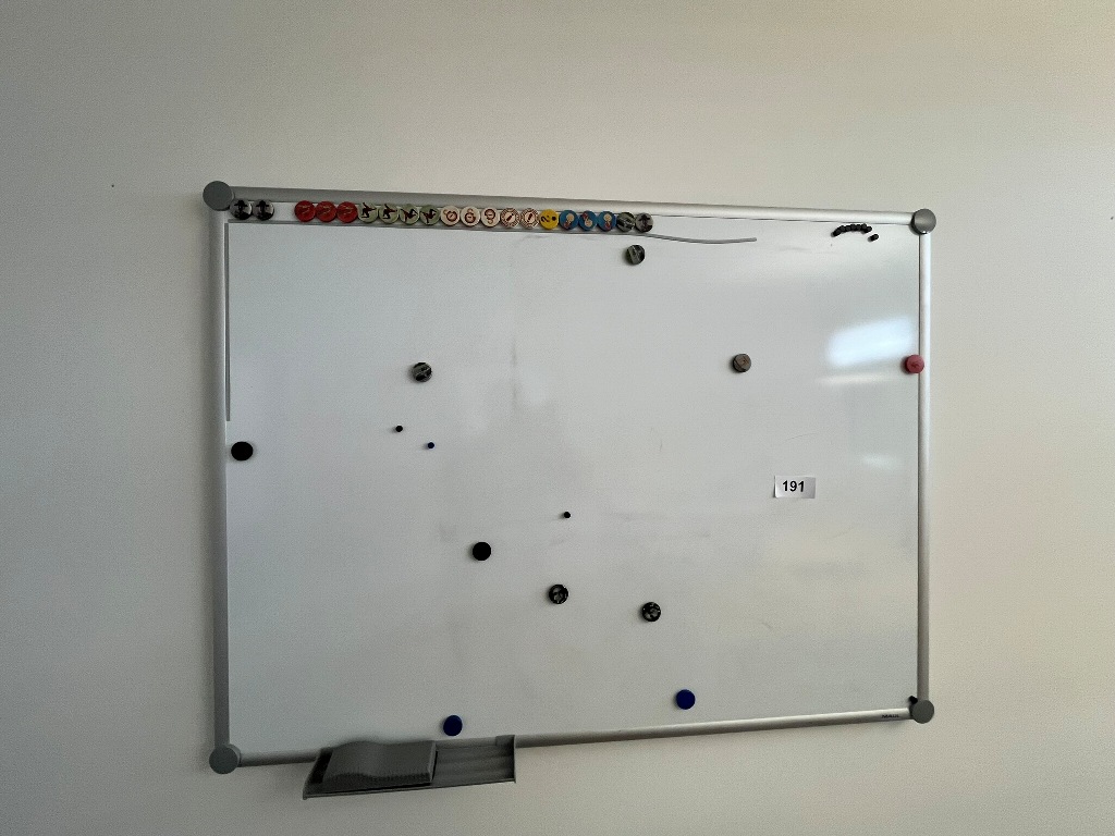 Whiteboard 120 x 90 cm?d=2026-09-23 23:07:00