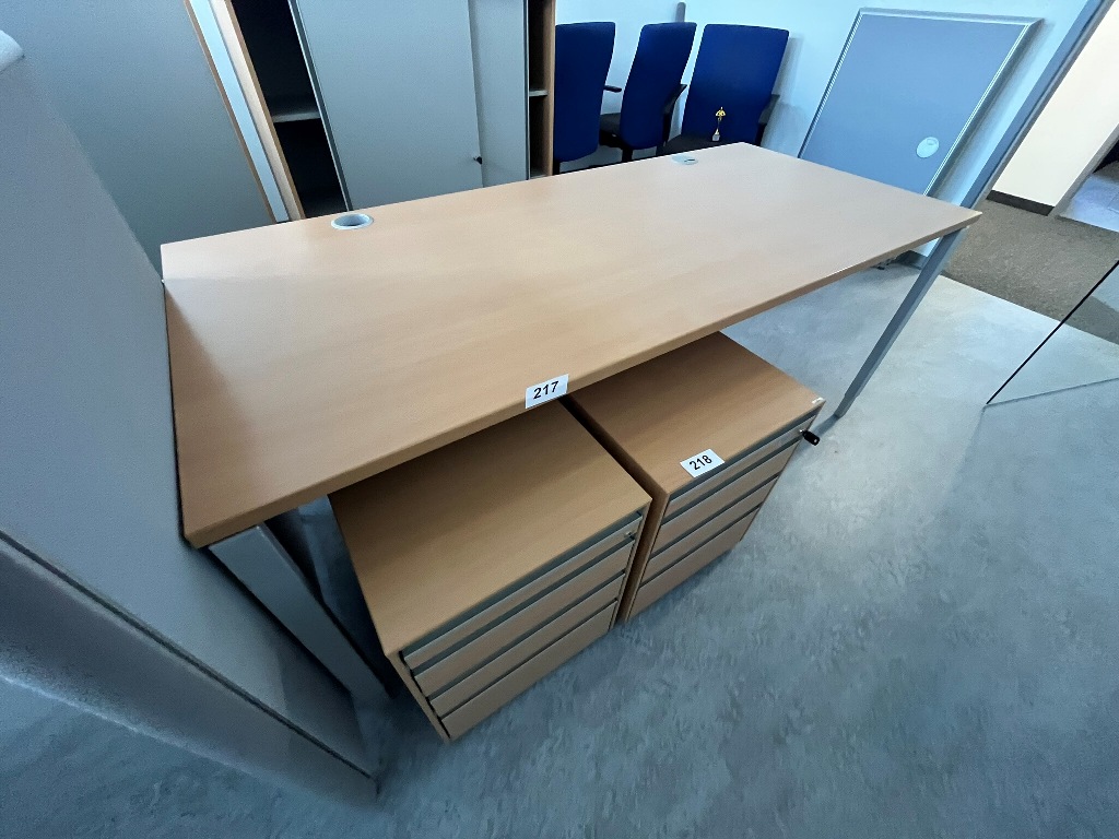 Hali Schreibtisch, ca. 180 x 80 cm?d=2026-09-23 23:53:19