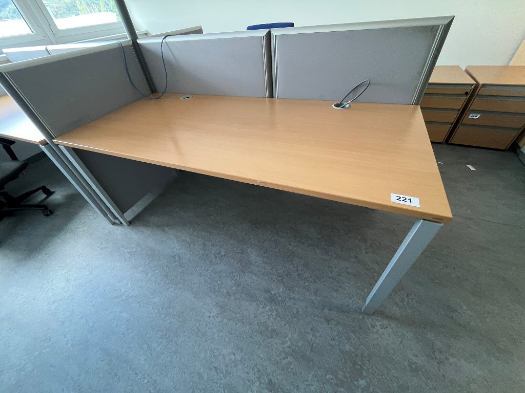 Hali Schreibtisch, ca. 180 x 80 cm?d=2026-09-23 23:07:00