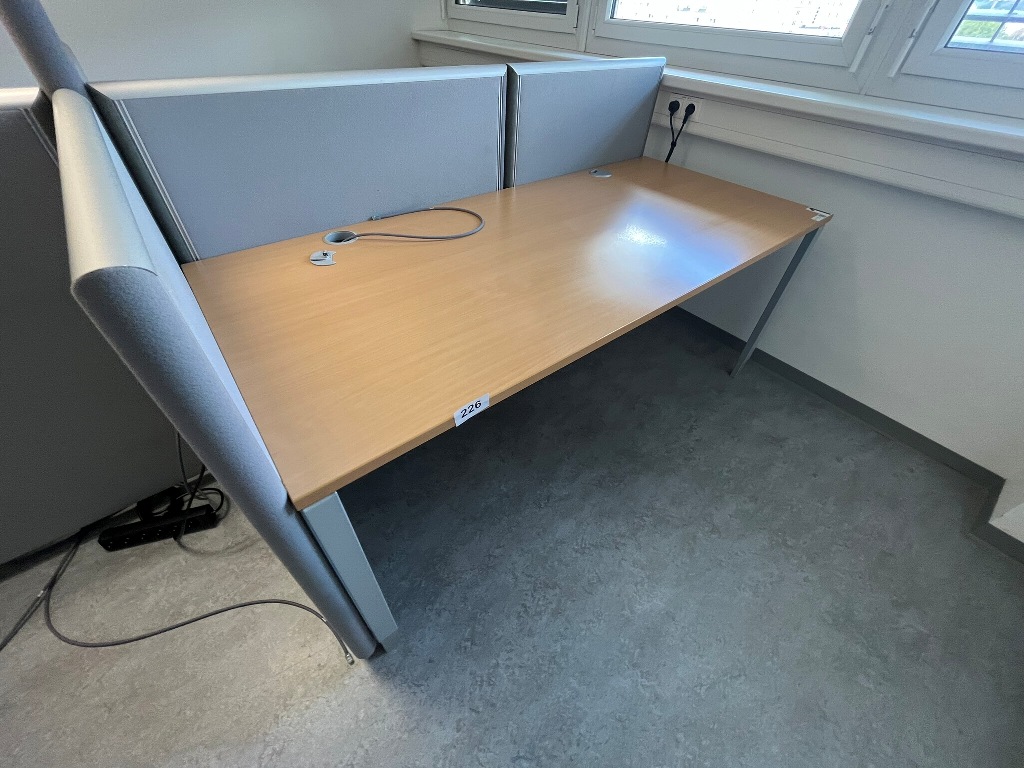 Hali Schreibtisch, ca. 180 x 80 cm?d=2026-09-23 23:07:15
