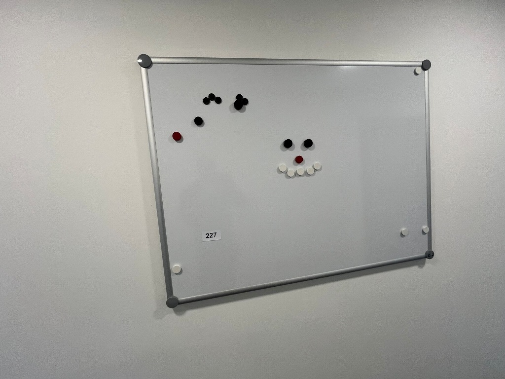 Whiteboard 120 x 90 cm?d=2026-09-23 23:06:51