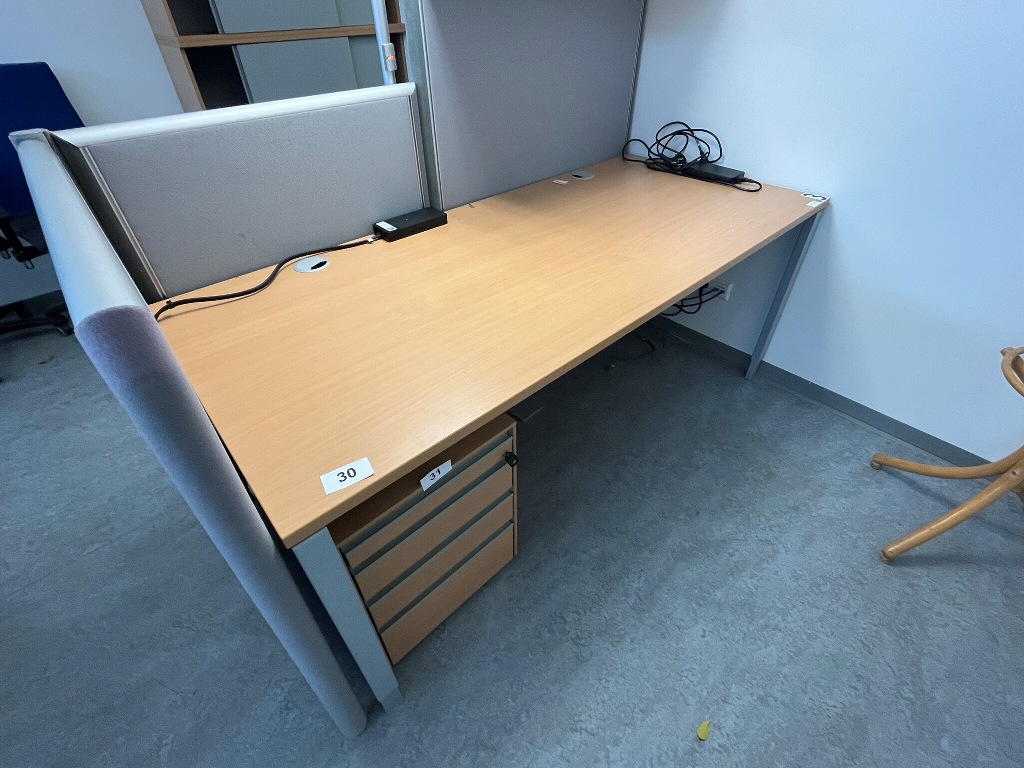 Hali Schreibtisch, ca. 180 x 80 cm?d=2026-09-23 23:06:51
