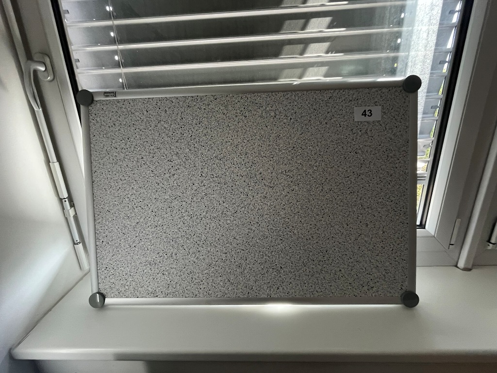 Pinnwand ca. 90 x 60 cm?d=2026-09-23 23:06:48