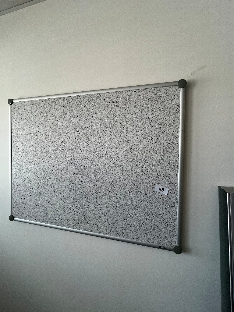 Pinnwand ca. 120 x 90 cm?d=2026-09-23 23:06:59