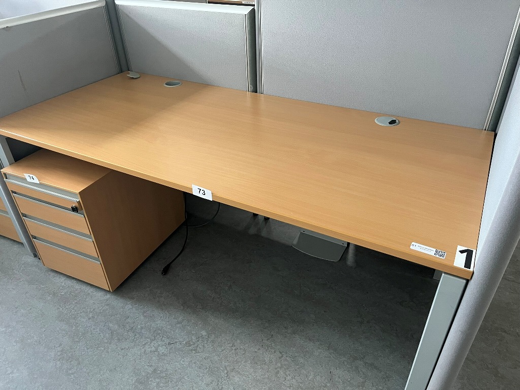 Hali Schreibtisch, ca. 180 x 80 cm?d=2026-09-23 23:54:19