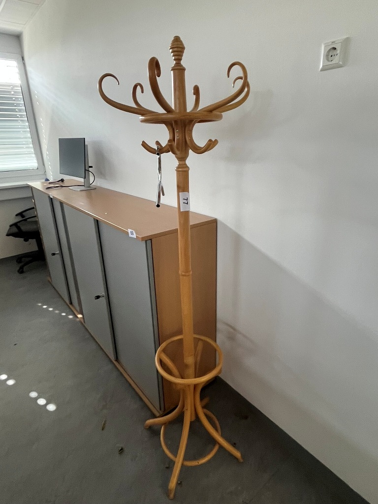 Kleiderst&auml;nder in Holz Altwiener Stil?d=2026-09-23 23:53:40