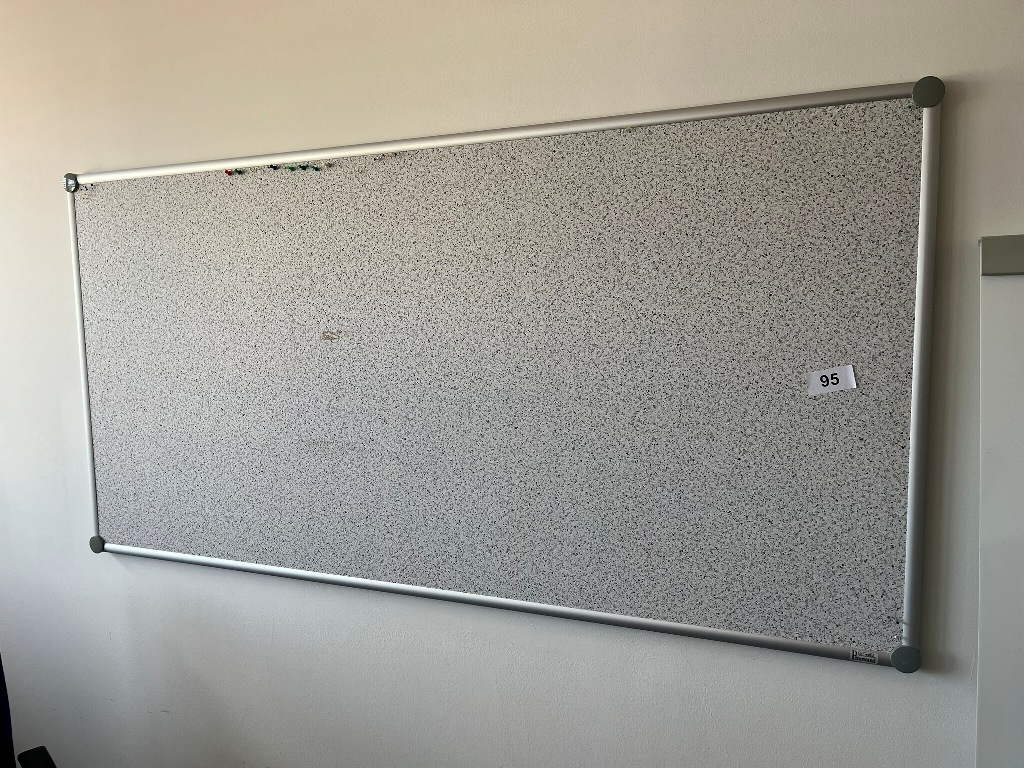 Pinnwand ca. 180 x 90 cm?d=2026-09-23 23:53:22