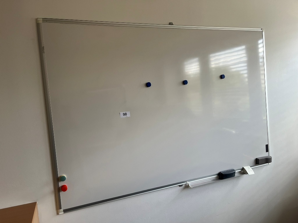 Whiteboard ca. 180 x 120 cm?d=2026-09-23 23:06:53