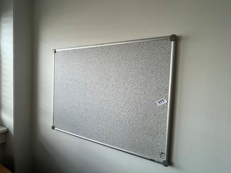Pinnwand ca. 120 x 90 cm