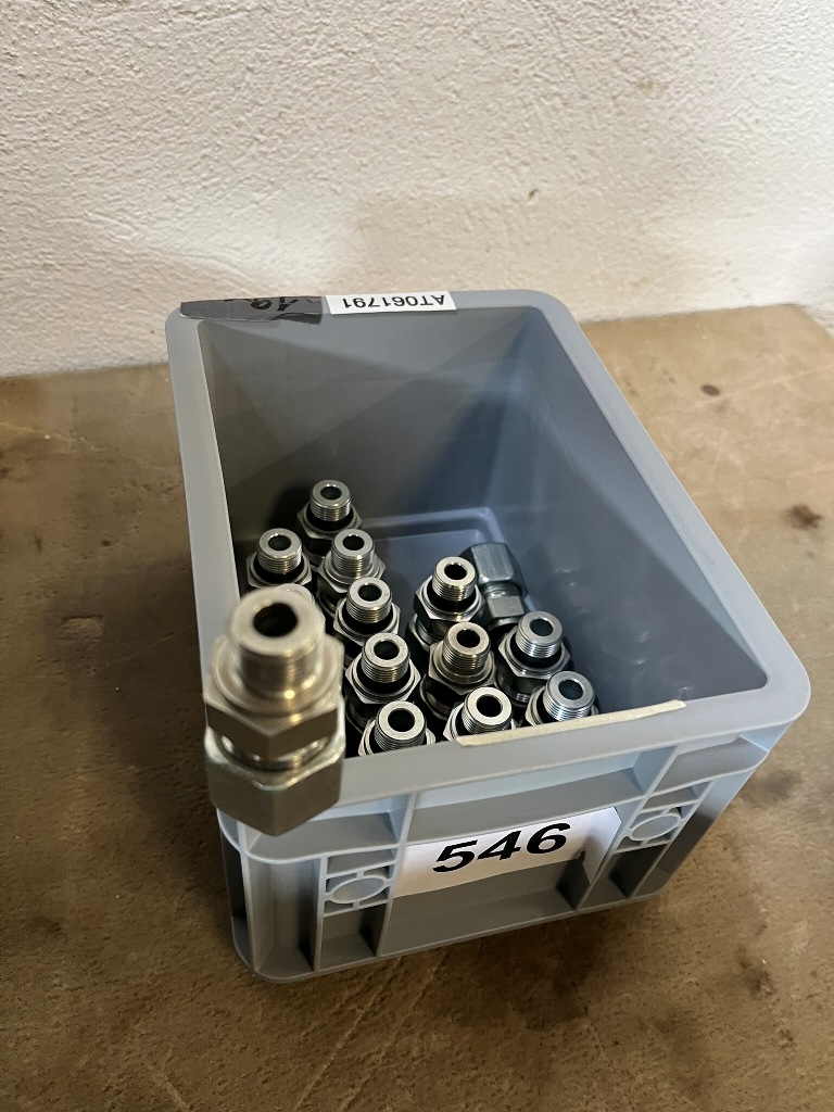 ca. 19 Stk. Verschraubungen?d=2026-10-03 01:36:47
