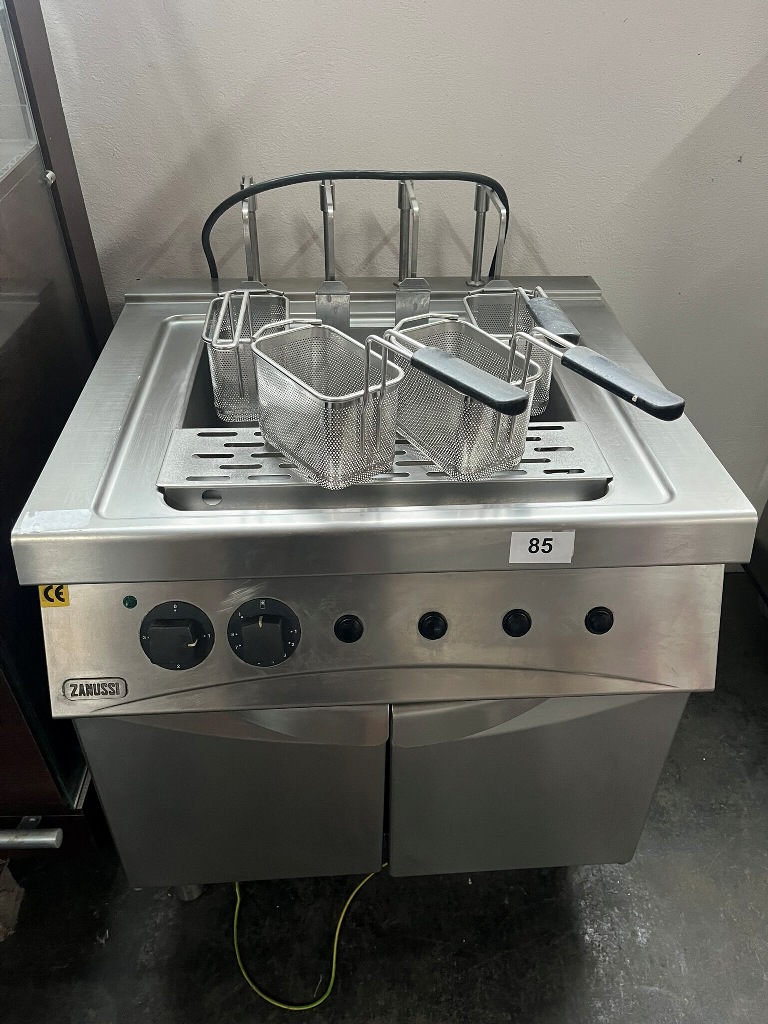 Zanussi Nudelkocher mit 4 Eins&auml;tzen ca. 80 x 75 x 110 cm?d=2026-10-11 00:22:14