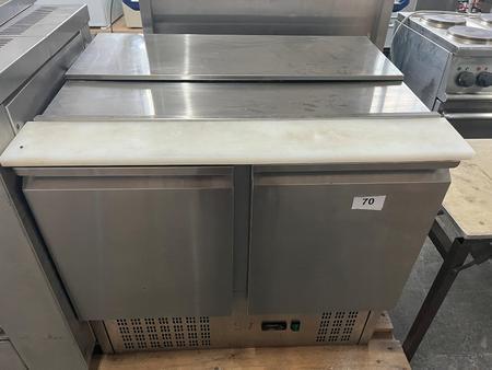 GastroHero Saladette Typ SH 900, Maße ca.: 90 x 70 x 82 cm GastroHero Saladette Typ SH 900, Maße ca.: 90 x 70 x 82 cm